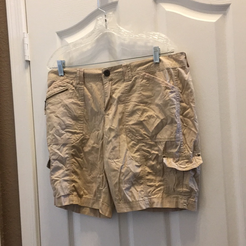 FINAL MARKDOWN Ladies apt. 9 shorts 12